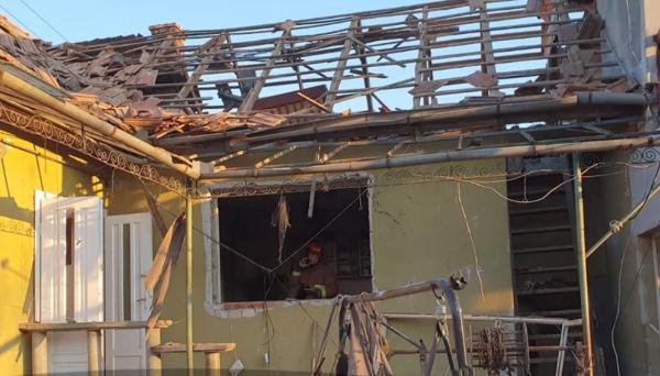 Explozie la casă din Mureș, doi bătrâni sunt în stare gravă