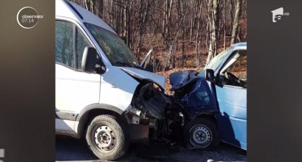 Accident grav în Brădet, Covasna. 7 răniți, după ce o dubă a Jandarmeriei s-a ciocnit cu o autoutilitară