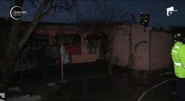 Incendiul din Cernica, provocat de o fetiță de 5 ani. Ar fi pus un bidon de diluant pe foc, care a explodat