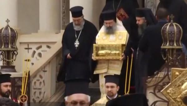 Racla cu Mâna Sfântului Andrei, adusă din Grecia cu ocazia sfinţirii Catedralei Mântuirii Neamului