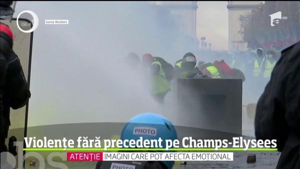 Violențe pe Champs-Elysees. Protestatarii au distrus şi au incendiat tot ce au întâlnit în cale
