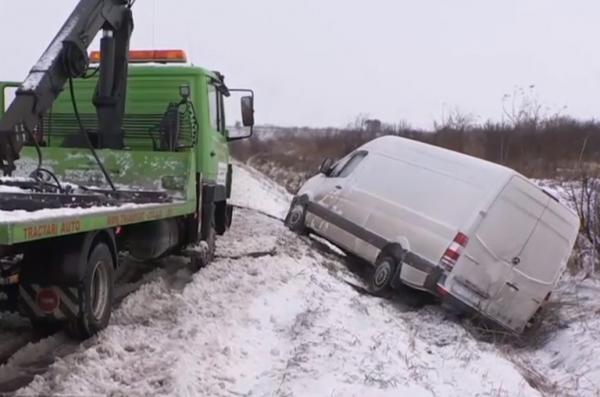 Două accidente pe Autostrada Soarelui. S-a circulat ca pe sticlă, cu vizibilitatea aproape de zero