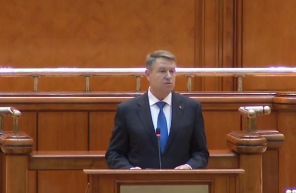Ședinţă solemnă la Parlament, cu atacuri și replici tăioase