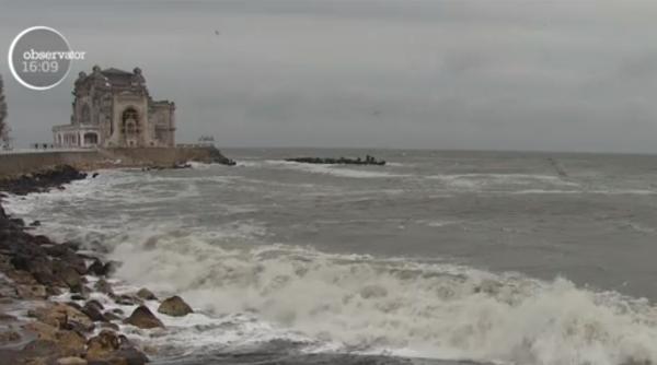 Cod galben de vânt în judeţele Constanţa şi Tulcea. Valurile ajung până la 3 metri înălţime