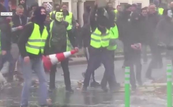 Protestele din Franţa s-au extins şi la Bruxelles. Sute de manifestanţi s-au confruntat cu forţele de ordine