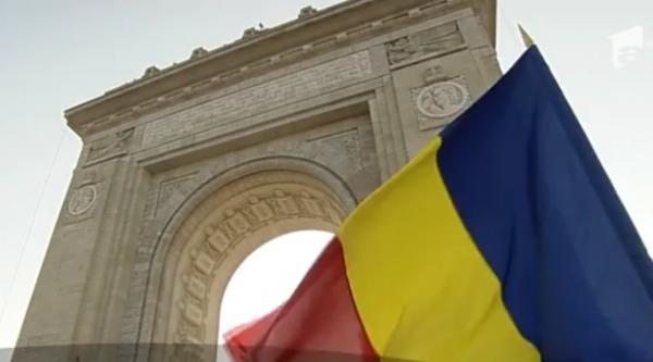 Paradă istorică în Bucureşti. În premieră, militarii răniţi în Afganistan au defilat pe sub Arcul de Triumf