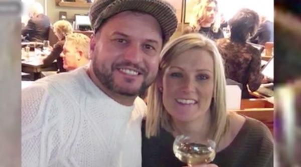 De emoţie, un tânăr care tocmai îşi cerea iubita de soţie a scăpat inelul într-un canal. Ce s-a întâmplat până la urmă cu bijuteria