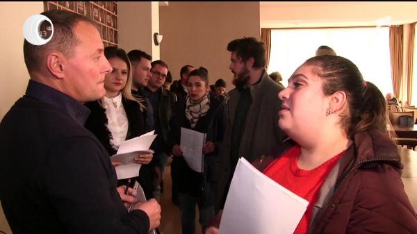 Joburi pe vase de croazieră, vânate de români. Mulţi români spun că efortul merită din plin