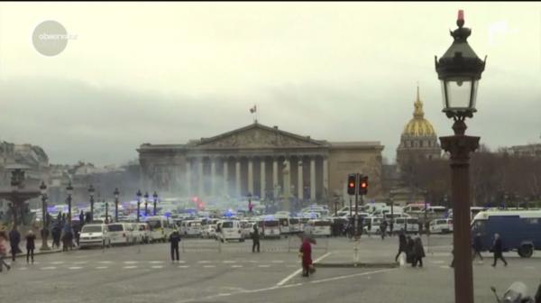 Se agravează criza din Paris. Sute de cadre medicale cu zeci de ambulanţe s-au alăturat protestelor