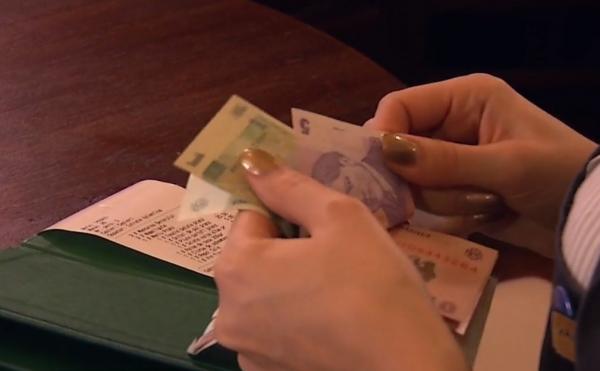 Patronii vor ca bacșișul să fie trecut pe nota de plată și impozitat
