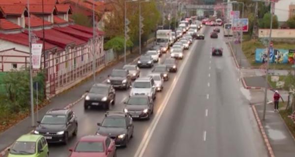 Studiu. Bucureştenii îşi aleg locul de muncă în funcţie de orele petrecute în trafic