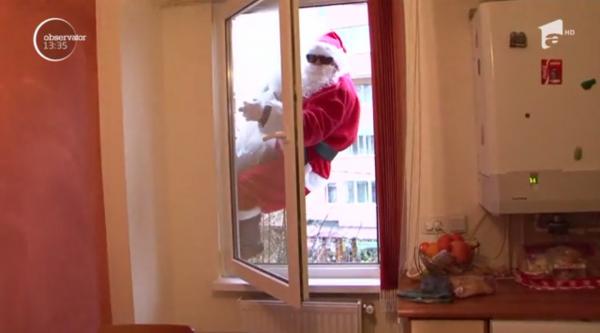 Moșul Crăciun din Mureș a făcut o repetiție de intrat pe geam