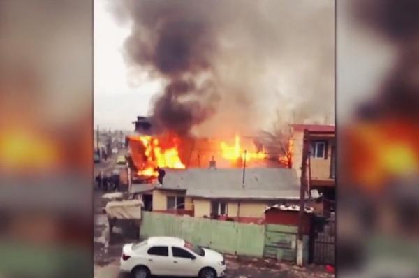 Trei incendii au mistuit mai multe case din Bucureşti, dar şi o fabrică din Reghin