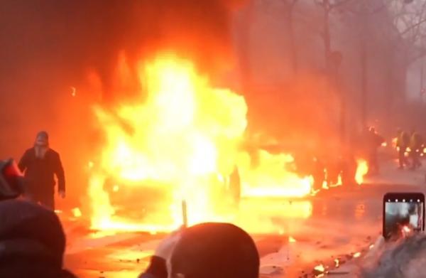 Noi proteste masive în Franţa, dar şi la Bruxelles