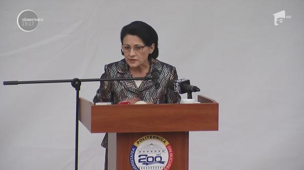 Ministrul Educaţiei vrea laptopuri, tablete şi table inteligente în şcoli