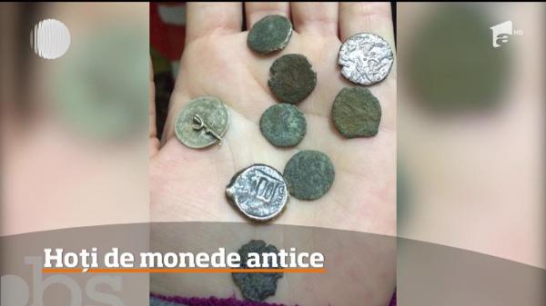 Trei bărbaţi care au furat monede antice şi o cantitate mare de muniţie, prinşi de poliţişti