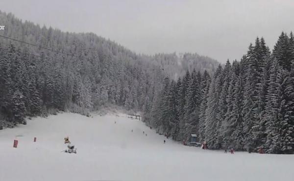 Ultimul weekend fără aglomeraţie în Poiana Brașov. Se poate schia pe toate pârtiile