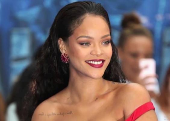 Rihanna are cobai pentru schimbarea de look (Video)