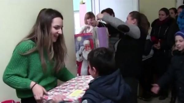 În Cluj-Napoca, Moş Crăciun are ajutoare de nădejde. Doi studenţi au strâns scrisori de la copiii nevoiaşi