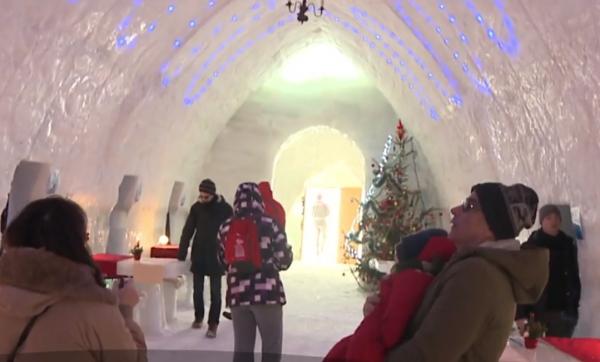 Hotelul de gheață din Făgăraș, inspirat din Frozen, aproape de finalizare. Camerele sunt rezervate în totalitate