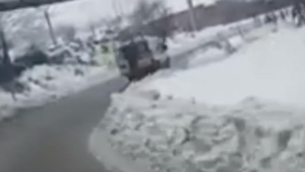 Ambulanță din Gorj, filmată în timp ce gonea cu ușile din spate deschise