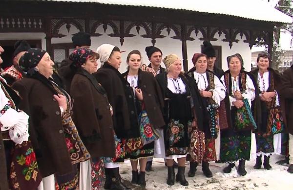 Municipiul Reghin, invadat de 300 de colindători