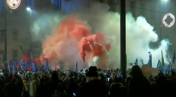 Mii de persoane au participat la un nou protest, cu lozinci ironice, la Budapesta