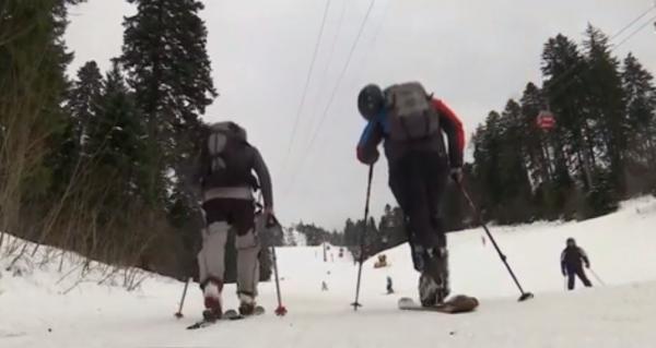 Schiul de tură, noua modă pe pârtiile din Poiana Braşov. I-a cucerit pe iubitorii de adrenalină