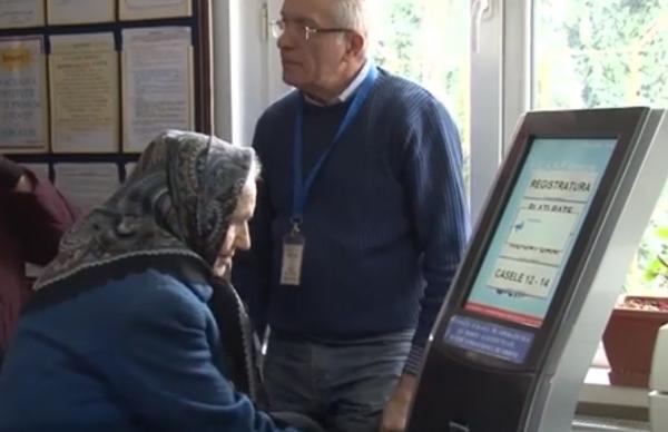 Aproape 20 la sută dintre români petrec sărbătorile pe datorie. Coadă la casele de ajutor reciproc