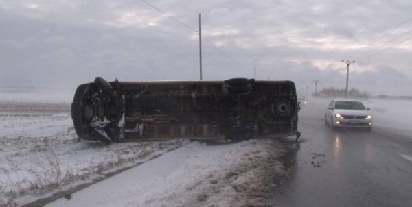 Crăciun cu două anotimpuri! Viscolul a răsturnat maşini. Veşti proaste despre vremea de Revelion