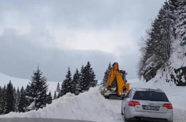 Nămeţi de un metru, după o noapte cu viscol la munte. Avertismentul meteorologilor pentru Revelion