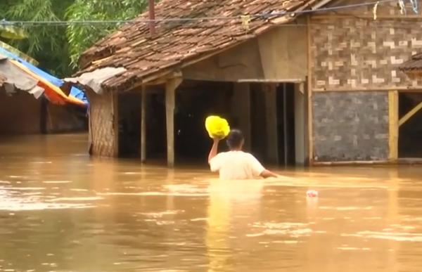 Bilanț negru în Indonezia, după tsunami. 426 de morți, 40.000 de oameni evacuați