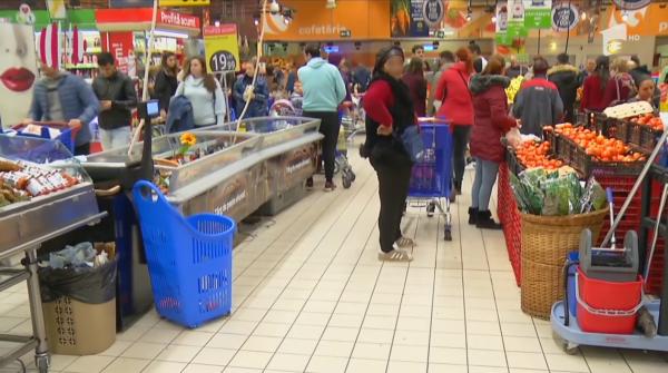 Aglomerație la cumpărături înainte de Revelion