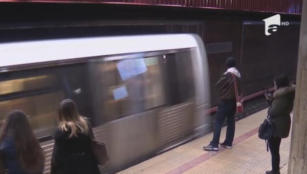 Femeia care s-a sinucis la metrou a ajuns pe șine, în tunel, fără ca nimeni să observe