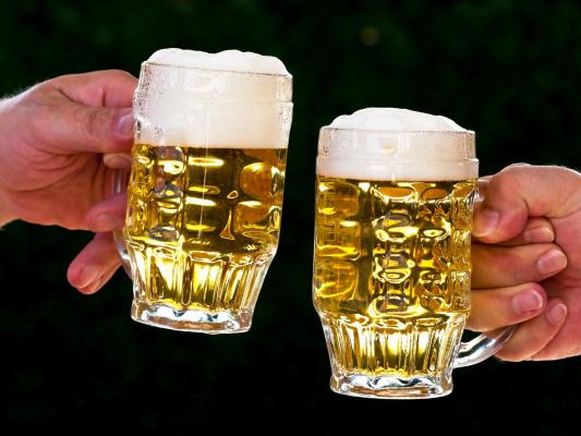 Românii, în top la cheltuielile pe alcool în UE