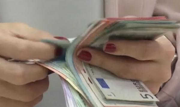 Moneda Euro a atins la cel mai ridicat nivel din istorie