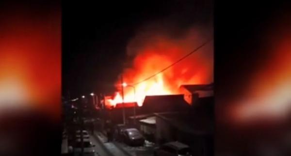 Şase case făcute scrum în Bucureşti, într-un incendiu izbucnit din cauza supraîncălzirii reţelei electrice