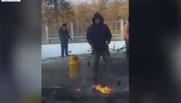 Șoselele din Brăila, cârpite la căldura buteliei, pe un ger năprasnic