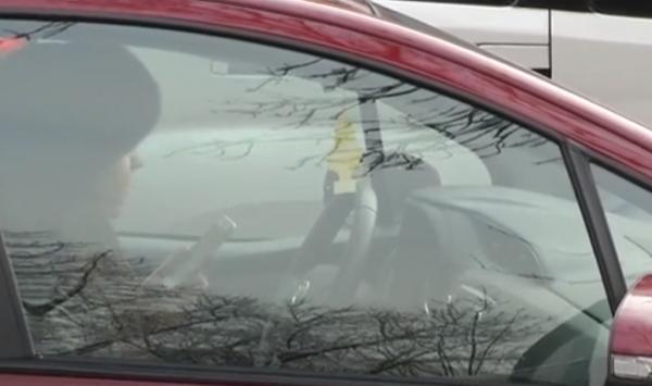 Şoferii prinşi cu telefonul în mână la volan îşi vor pierde permisul. Proiectul de lege e în dezbatere publică