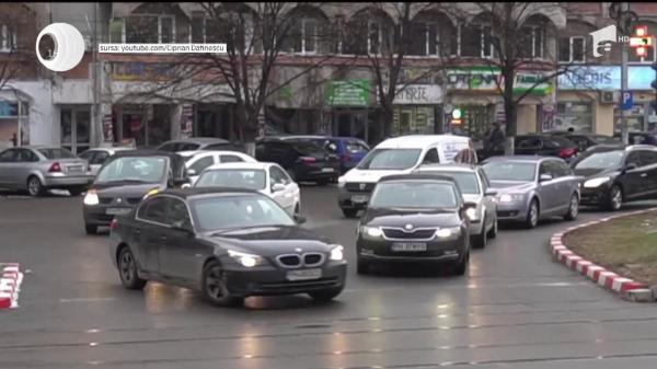 Dorinţa de celebritate pe Internet le-a adus o amendă unor şoferi din Ploieşti. Ce au făcut tinerii