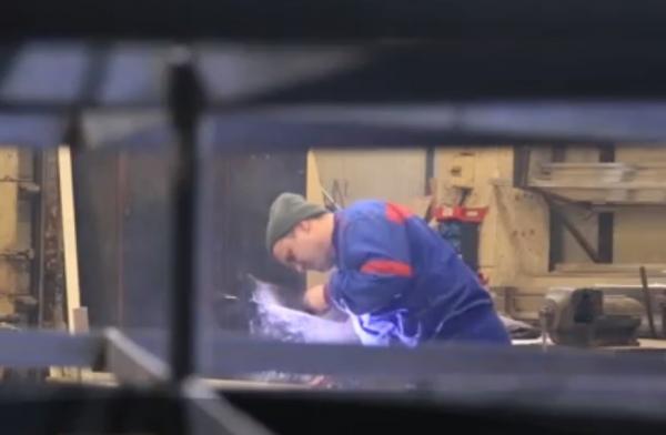 România pierde nouă profesionişti în fiecare oră. Ne pleacă ingineri, IT-işti, bucătari şi strungari