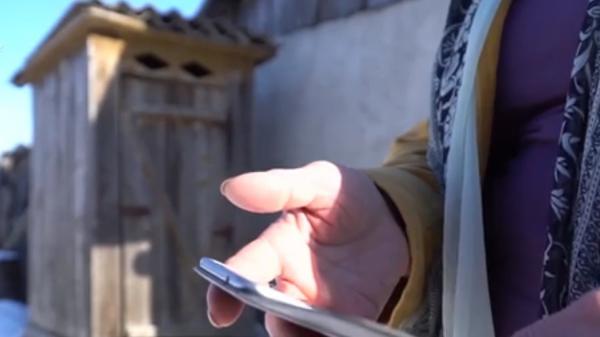 Localnicii unui sat din Botoşani au toaletă în curte, dar sunt conectaţi la Internet prin wi-fi