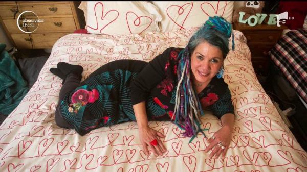 Cea mai bizară nuntă. O femeie din India a decis să se căsătorească cu o pătură