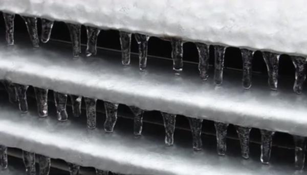 Ploaia îngheţată în România, pericol uriaş pe şosele. Avertismentul lansat de meteorologi