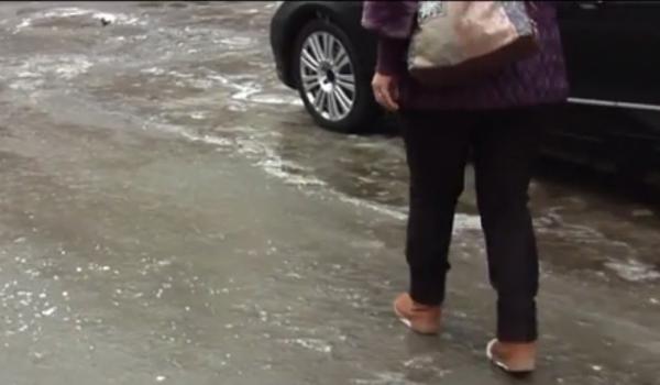 Fenomenul "freezing rain": Accidente în lanț, sute de oameni cu fracturi și mii de locuințe fără electricitate