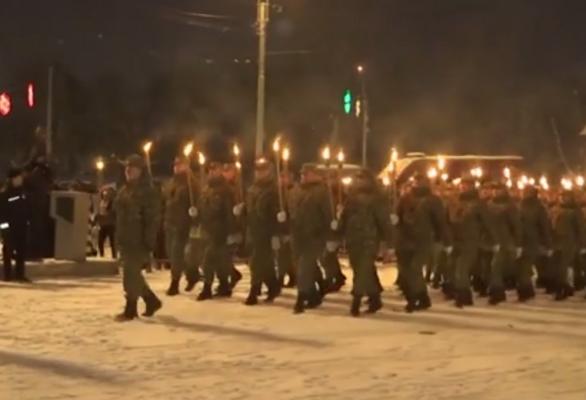 160 de ani de la Mica Unire. Mii de români au înfruntat frigul şi ninsoarea la defilări