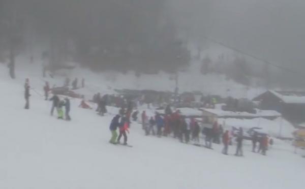 Pericol de avalanșă la munte. Mai multe pârtii sunt închise