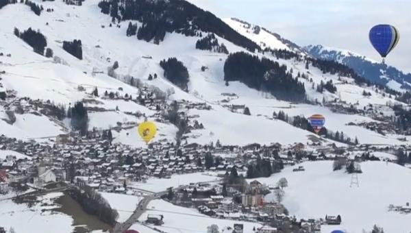 În Alpii Elvețieni are loc festivalul baloanelor cu aer cald
