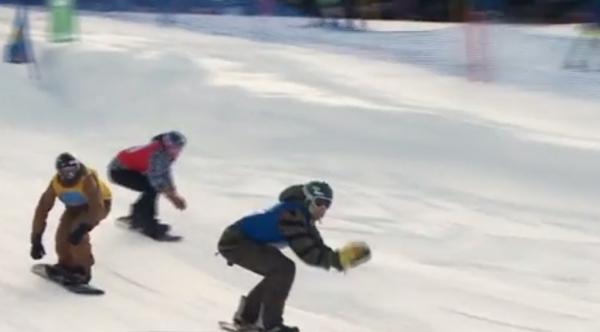 Distracţie, zăpadă din plin şi concursuri pentru turiştii veniţi pe pârtiile de la Păltinişti