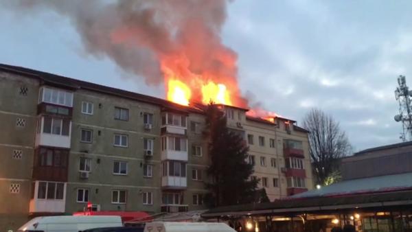 50 de oameni evacuați la incendiul de la mansarda unui bloc din Timişoara